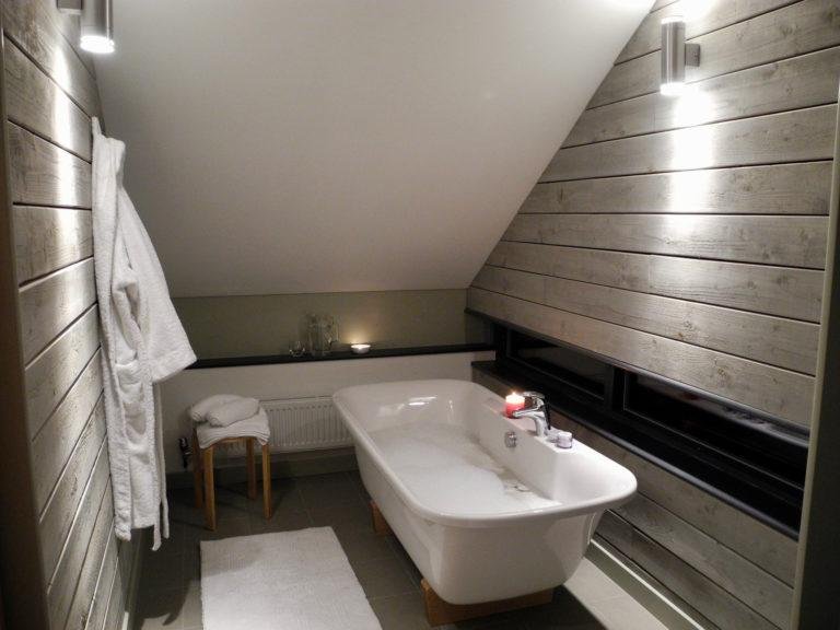 The Lodge - Bathtub bliss